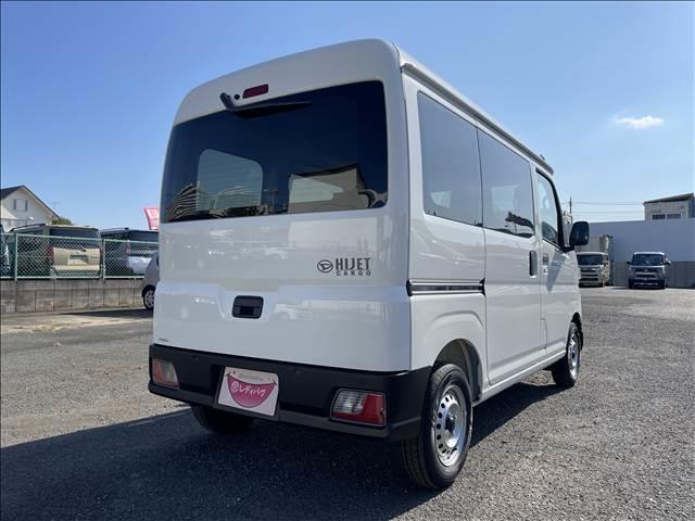 ハイゼットカーゴ ＤＸ　届出済未使用車　衝突軽減ブレーキ　横滑り防止装置　アイドリングストップ　バン　両側スライドドア　キーレスエントリー　マニュアルエアコン　パワーステアリング　禁煙車　修復歴無（10枚目）