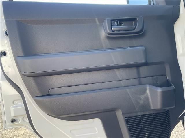 ハイゼットカーゴ ＤＸ　届出済未使用車　衝突軽減ブレーキ　横滑り防止装置　アイドリングストップ　バン　両側スライドドア　キーレスエントリー　マニュアルエアコン　パワーステアリング　禁煙車　修復歴無（17枚目）