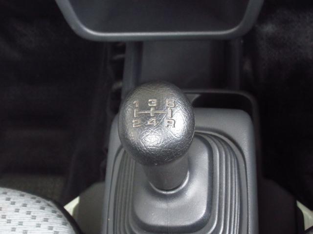 キャリイトラック ＫＣエアコン・パワステ　７型　衝突被害軽減装置　４ＷＤ　５速マニュアル　デュアルカメラブレーキサポート　リアパーキングセンサー　エアコン　パワステ　ＡＭ／ＦＭラジオ　オートライト（24枚目）