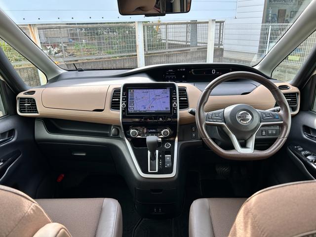 セレナ ハイウイスターＧ　全方位モニターナビ　フリップダウンモニター　衝突被害軽減装置　全方位モニター付きナビ　フリップダウンモニター　両側電動スライドドア　ＬＥＤヘッドライト　オートライト　アダプティブクルーズコントロール　ＥＴＣ　シートヒーター　スマートキー（3枚目）