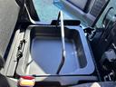 【助手席シートアンダーボックス】助手席の下にも大容量スペース！普段あまり使わない物や洗車道具を入れておくと便利ですよ♪
