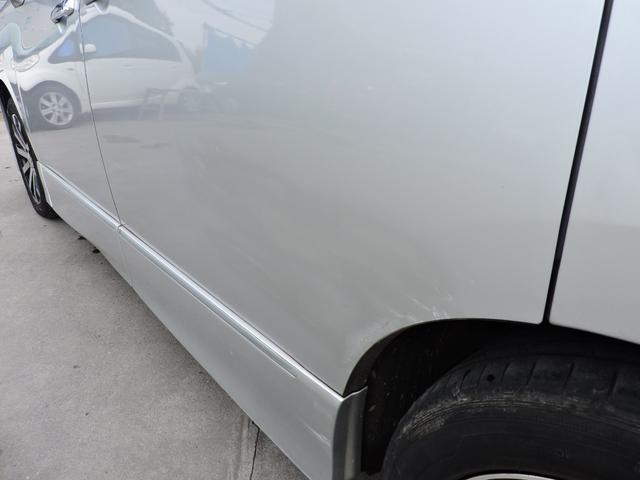エルグランド ２５０ハイウェイスター　スマートキー　両側パワースライドドア　２２５／５５／１８社外アルミ　タイヤ５分山　ＥＴＣ　前後クリアランスソナー　ＨＤＤナビ　ＣＤ　ＤＶＤ再生　地デジフルセグ　フリップダウンモニター　バックカメラ（8枚目）