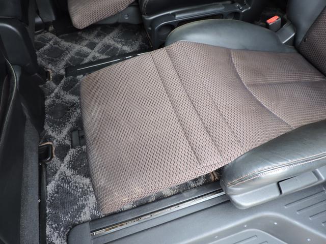 エルグランド ２５０ハイウェイスター　スマートキー　両側パワースライドドア　２２５／５５／１８社外アルミ　タイヤ５分山　ＥＴＣ　前後クリアランスソナー　ＨＤＤナビ　ＣＤ　ＤＶＤ再生　地デジフルセグ　フリップダウンモニター　バックカメラ（48枚目）