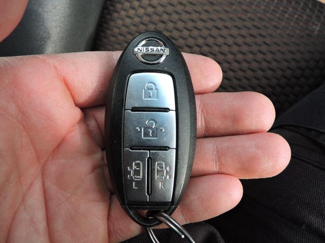 エルグランド ２５０ハイウェイスター　スマートキー　両側パワースライドドア　２２５／５５／１８社外アルミ　タイヤ５分山　ＥＴＣ　前後クリアランスソナー　ＨＤＤナビ　ＣＤ　ＤＶＤ再生　地デジフルセグ　フリップダウンモニター　バックカメラ（57枚目）