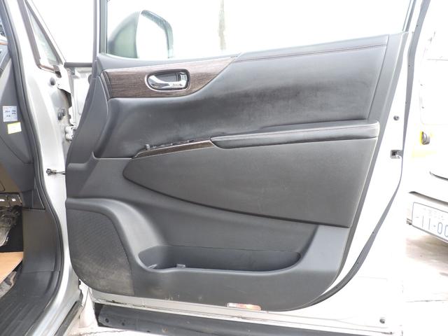 エルグランド ２５０ハイウェイスター　スマートキー　両側パワースライドドア　２２５／５５／１８社外アルミ　タイヤ５分山　ＥＴＣ　前後クリアランスソナー　ＨＤＤナビ　ＣＤ　ＤＶＤ再生　地デジフルセグ　フリップダウンモニター　バックカメラ（58枚目）