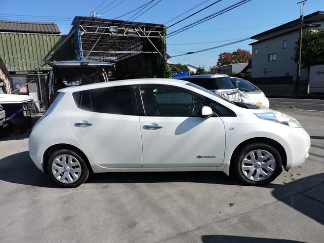 リーフ Ｓ　１２セグメント満充電時１４１キロ表示　スマートキー２個　ステアリングヒーター　シートヒーター　ＳＤナビ　ＣＤ　ブルートゥースオーディオ　２０５／５５／１６フロントタイヤ２本交換（4枚目）