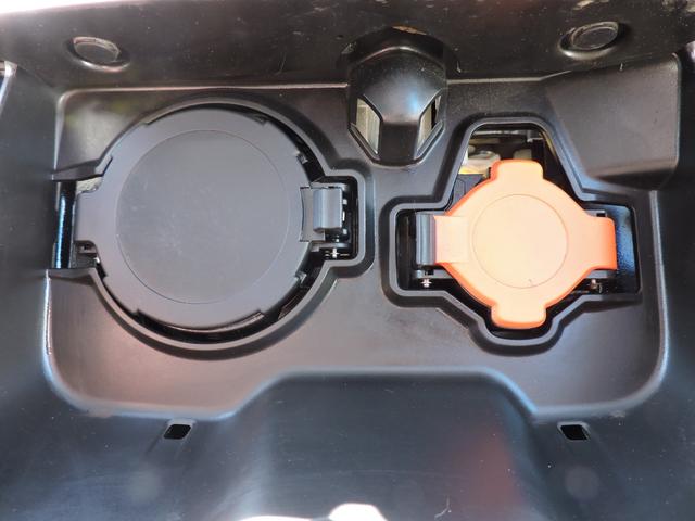 リーフ Ｓ　１２セグメント満充電時１４１キロ表示　スマートキー２個　ステアリングヒーター　シートヒーター　ＳＤナビ　ＣＤ　ブルートゥースオーディオ　２０５／５５／１６フロントタイヤ２本交換（22枚目）