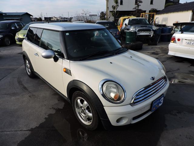 ＭＩＮＩ クーパー　クラブマン　ＣＤ　ＥＴＣ　ブラウンモケットシート　純正アルミ１７５／６５／１５　スタッドレスタイヤホイールセット１７５／６５／１５タイヤ８分山　キーレス　ＡＴオイル交換　ストレーナー交換（3枚目）