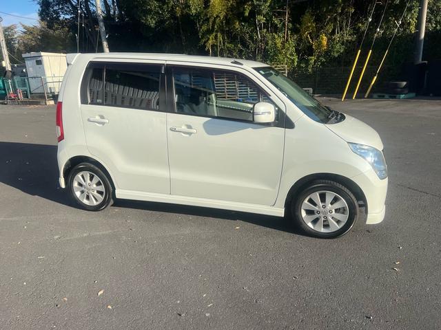 ワゴンＲ ＦＸリミテッドＩＩ　スマートキー　プッシュスタート　パナソニックナビ　テレビ　Ｂｌｕｅｔｏｏｔｈオーディオ　純正１４インチ　アルミ　走行３万キロ台（8枚目）