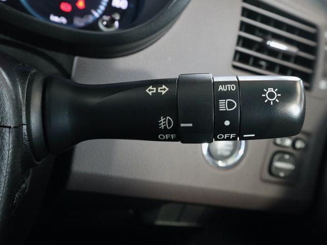 マークＸジオ ２４０Ｆ　ブラックパールリミテッド　特別仕様車　３列シート　７人乗り　純正メモリナビ　ＣＤ／ＤＶＤ／ＭＳ／ＴＶ再生　バックカメラ　ＥＴＣ　スマートキー　スペアキー　ＨＩＤライト　ディーラー整備記録簿　ワンオーナー（27枚目）