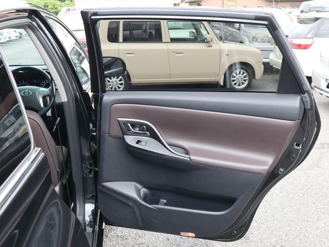 マークＸジオ ２４０Ｆ　ブラックパールリミテッド　特別仕様車　３列シート　７人乗り　純正メモリナビ　ＣＤ／ＤＶＤ／ＭＳ／ＴＶ再生　バックカメラ　ＥＴＣ　スマートキー　スペアキー　ＨＩＤライト　ディーラー整備記録簿　ワンオーナー（41枚目）