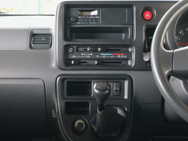 ハイゼットカーゴ デッキバン 5速MT 4WD エアコン パワステ ドアバイザー 純正流用14インチアルミ 夏タイヤ4本新品 スタッドレスタイヤ積込 車検記録簿 軽トラ(3枚目)