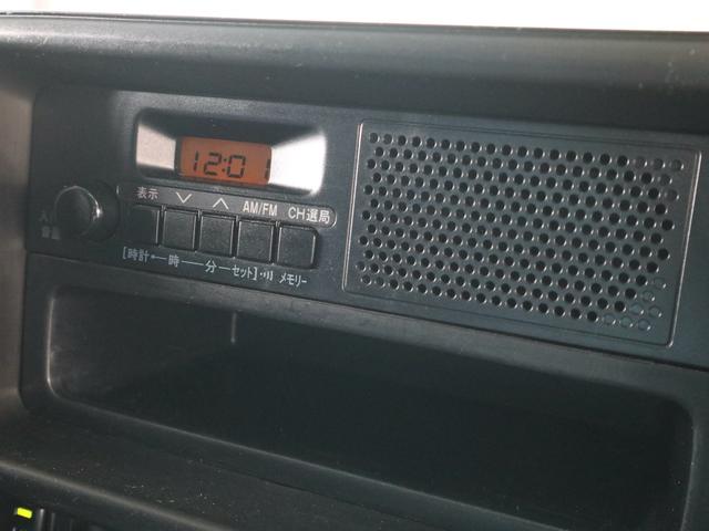 ハイゼットカーゴ デッキバン 5速MT 4WD エアコン パワステ ドアバイザー 純正流用14インチアルミ 夏タイヤ4本新品 スタッドレスタイヤ積込 車検記録簿 軽トラ(26枚目)