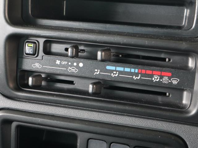 ハイゼットカーゴ デッキバン 5速MT 4WD エアコン パワステ ドアバイザー 純正流用14インチアルミ 夏タイヤ4本新品 スタッドレスタイヤ積込 車検記録簿 軽トラ(27枚目)