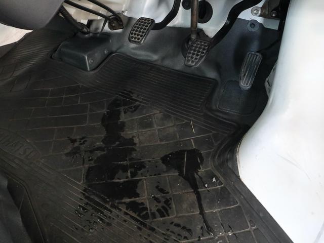 ハイゼットカーゴ デッキバン 5速MT 4WD エアコン パワステ ドアバイザー 純正流用14インチアルミ 夏タイヤ4本新品 スタッドレスタイヤ積込 車検記録簿 軽トラ(31枚目)