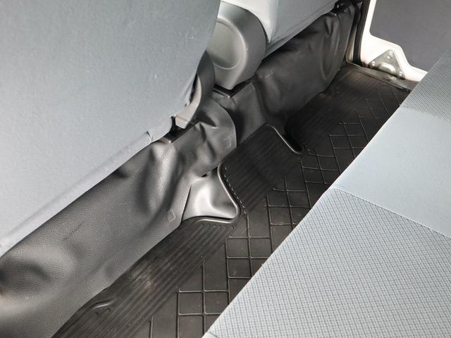 ハイゼットカーゴ デッキバン 5速MT 4WD エアコン パワステ ドアバイザー 純正流用14インチアルミ 夏タイヤ4本新品 スタッドレスタイヤ積込 車検記録簿 軽トラ(33枚目)