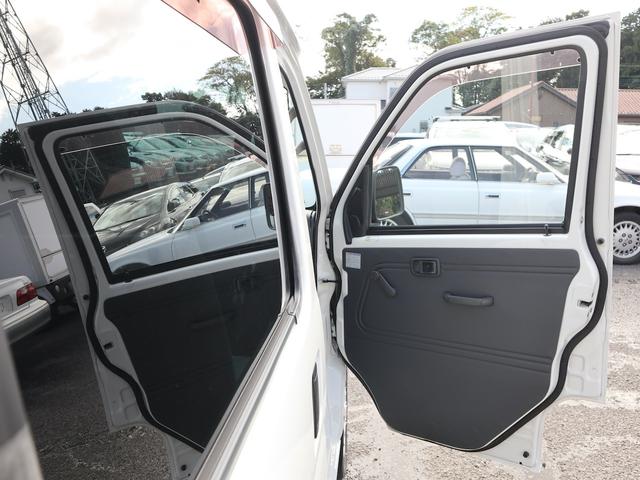 ハイゼットカーゴ デッキバン 5速MT 4WD エアコン パワステ ドアバイザー 純正流用14インチアルミ 夏タイヤ4本新品 スタッドレスタイヤ積込 車検記録簿 軽トラ(34枚目)