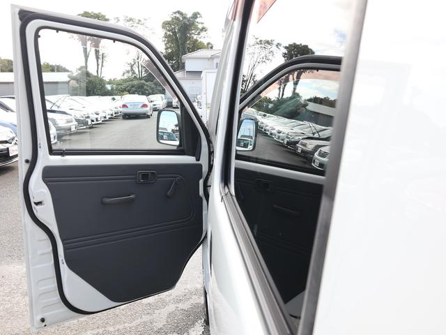 ハイゼットカーゴ デッキバン 5速MT 4WD エアコン パワステ ドアバイザー 純正流用14インチアルミ 夏タイヤ4本新品 スタッドレスタイヤ積込 車検記録簿 軽トラ(35枚目)