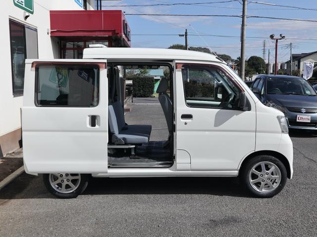 ハイゼットカーゴ デッキバン 5速MT 4WD エアコン パワステ ドアバイザー 純正流用14インチアルミ 夏タイヤ4本新品 スタッドレスタイヤ積込 車検記録簿 軽トラ(41枚目)