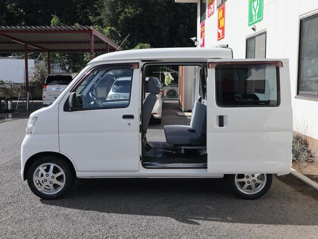 ハイゼットカーゴ デッキバン 5速MT 4WD エアコン パワステ ドアバイザー 純正流用14インチアルミ 夏タイヤ4本新品 スタッドレスタイヤ積込 車検記録簿 軽トラ(42枚目)