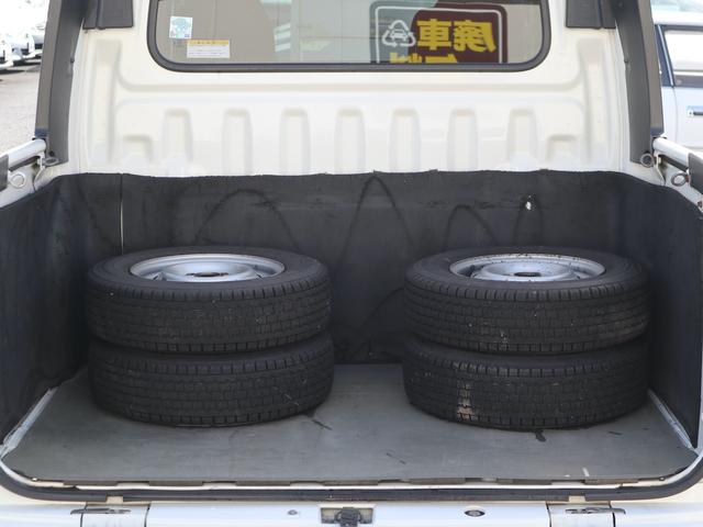 ハイゼットカーゴ デッキバン 5速MT 4WD エアコン パワステ ドアバイザー 純正流用14インチアルミ 夏タイヤ4本新品 スタッドレスタイヤ積込 車検記録簿 軽トラ(48枚目)