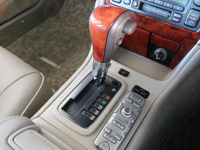 TOYOTA PROGRES NC300 WALNUT PACKAGE