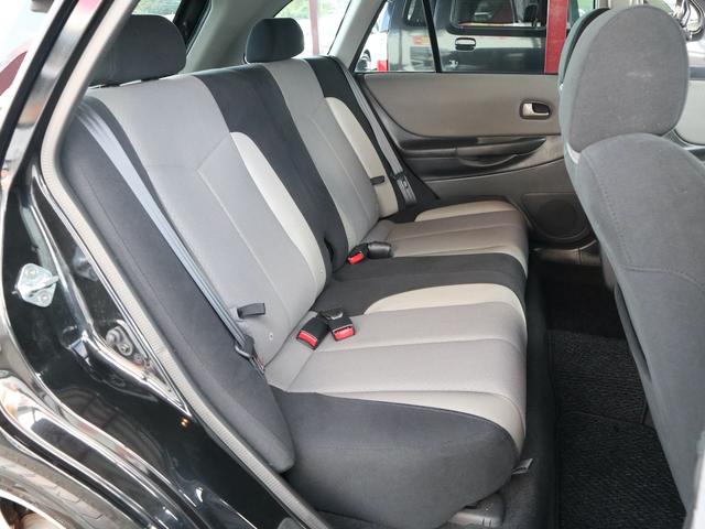 ファミリアＳ－ワゴン スポルト２０　ＤＶＤナビ　ＣＤＭＤ再生　ＥＴＣ　キーレス　純正ナルディステア　エアロ　リアスポイラー　ドアバイザー　純正１６インチアルミ　フロントフォグランプ　ディーラー整備記録簿　ワンオーナー（11枚目）