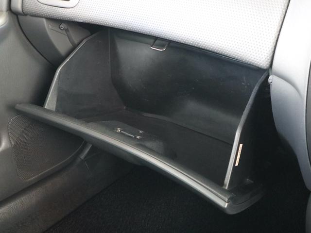 ファミリアＳ－ワゴン スポルト２０　ＤＶＤナビ　ＣＤＭＤ再生　ＥＴＣ　キーレス　純正ナルディステア　エアロ　リアスポイラー　ドアバイザー　純正１６インチアルミ　フロントフォグランプ　ディーラー整備記録簿　ワンオーナー（16枚目）