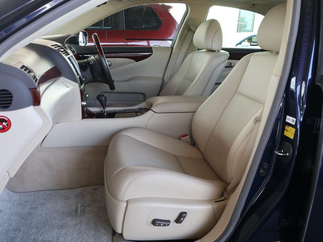 ＬＳ ＬＳ４６０　バージョンＣ　Ｉパッケージ　中期型　ベージュ内装　サンルーフ　純正ＨＤＤナビ　ＣＤ／ＤＶＤ／ＭＳ／ＴＶ再生　バックカメラ　ＥＴＣ　スマートキー　クルコン　ＨＩＤライト　冷暖パワーシート　リアシートヒーター　リアシェード（10枚目）