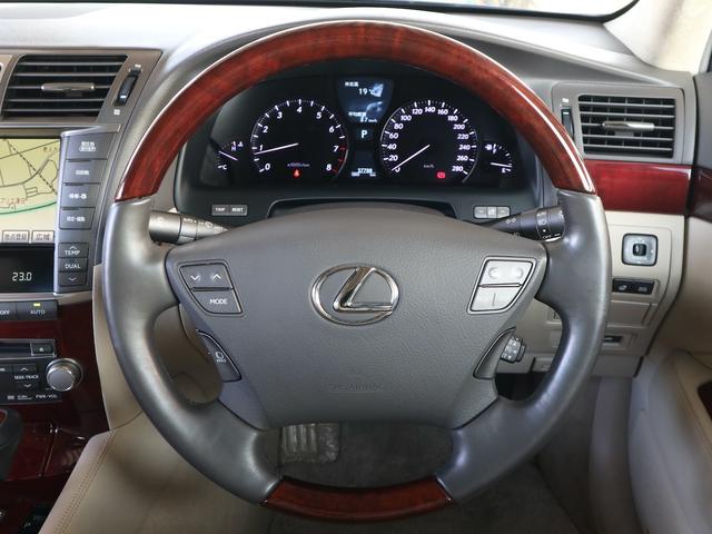 ＬＳ ＬＳ４６０　バージョンＣ　Ｉパッケージ　中期型　ベージュ内装　サンルーフ　純正ＨＤＤナビ　ＣＤ／ＤＶＤ／ＭＳ／ＴＶ再生　バックカメラ　ＥＴＣ　スマートキー　クルコン　ＨＩＤライト　冷暖パワーシート　リアシートヒーター　リアシェード（13枚目）