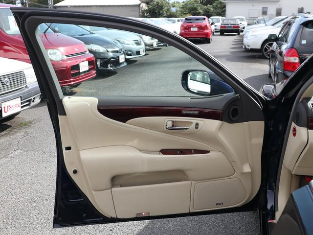 ＬＳ ＬＳ４６０　バージョンＣ　Ｉパッケージ　中期型　ベージュ内装　サンルーフ　純正ＨＤＤナビ　ＣＤ／ＤＶＤ／ＭＳ／ＴＶ再生　バックカメラ　ＥＴＣ　スマートキー　クルコン　ＨＩＤライト　冷暖パワーシート　リアシートヒーター　リアシェード（42枚目）