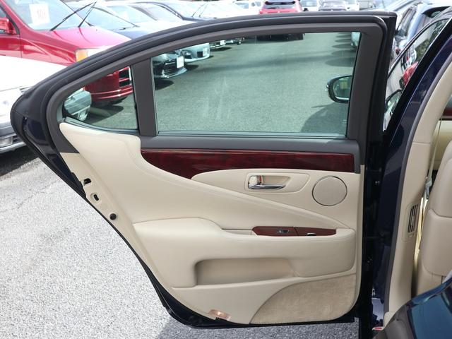 ＬＳ ＬＳ４６０　バージョンＣ　Ｉパッケージ　中期型　ベージュ内装　サンルーフ　純正ＨＤＤナビ　ＣＤ／ＤＶＤ／ＭＳ／ＴＶ再生　バックカメラ　ＥＴＣ　スマートキー　クルコン　ＨＩＤライト　冷暖パワーシート　リアシートヒーター　リアシェード（44枚目）