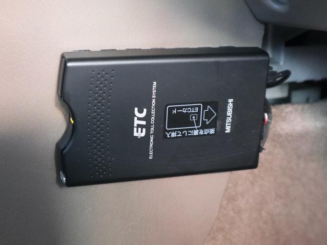 ビスタ ＶＪサルーン　最終後期型　オートエアコン　パワステ　パワーウインド　ＡＢＳ　Ｗエアバック　ＨＤＤナビ　ＣＤ／ＭＤ／ＭＳ再生　ＥＴＣ　キーレス　電動格納ミラー　ドアバイザー（20枚目）