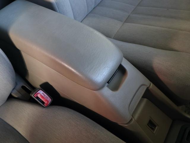 ビスタ ＶＪサルーン　最終後期型　オートエアコン　パワステ　パワーウインド　ＡＢＳ　Ｗエアバック　ＨＤＤナビ　ＣＤ／ＭＤ／ＭＳ再生　ＥＴＣ　キーレス　電動格納ミラー　ドアバイザー（30枚目）