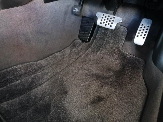 スカイライン ３５０ＧＴ　フロントエアロ　リアスポイラー　純正１７インチアルミ　純正ナビ＆社外ＨＤＤナビ　社外ツイーター／サブウーハー　ＣＤ／ＤＶＤＢＴ／ＴＶ再生　ＥＴＣ　パワーシート　ＨＩＤライト　フォグランプ（37枚目）