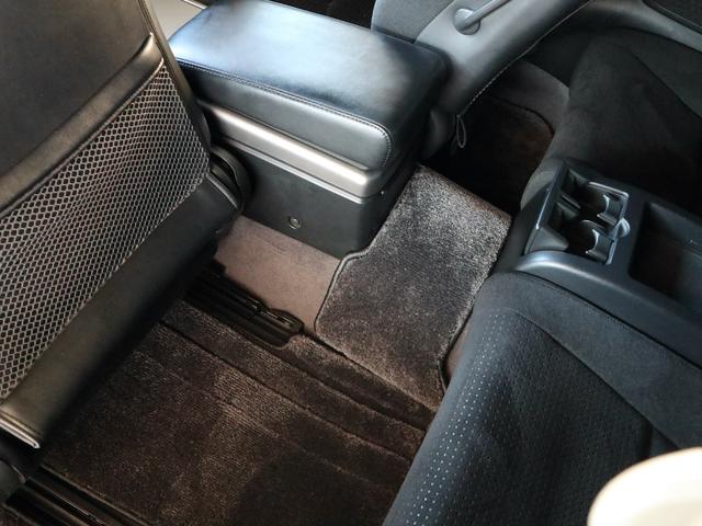 スカイライン ３５０ＧＴ　フロントエアロ　リアスポイラー　純正１７インチアルミ　純正ナビ＆社外ＨＤＤナビ　社外ツイーター／サブウーハー　ＣＤ／ＤＶＤＢＴ／ＴＶ再生　ＥＴＣ　パワーシート　ＨＩＤライト　フォグランプ（39枚目）