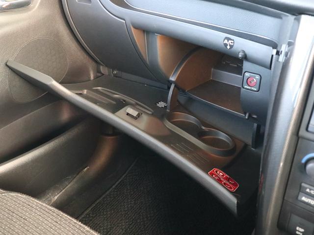 ２０７ シエロ　エアコン　パワステ　パワーウインド　ＡＢＳ　エアバック　純正ＨＤＤナビ　ＣＤ／ＤＶＤ／ＭＳ／ＴＶ再生　ＥＴＣ　キーレス　黒半革シート　ガラスルーフ（16枚目）