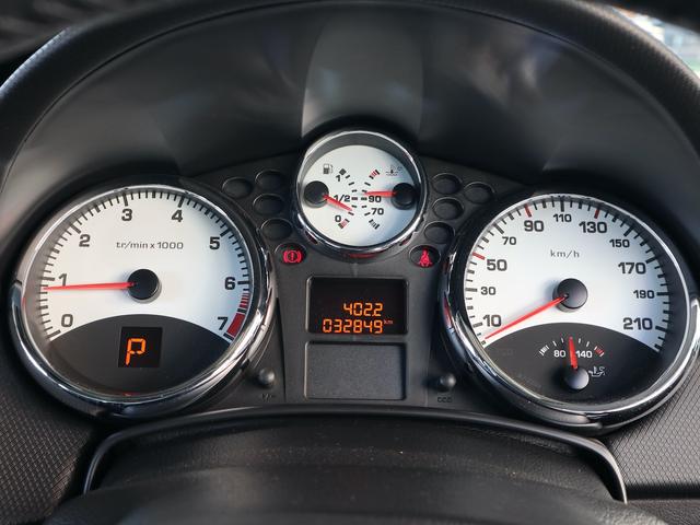 ２０７ シエロ　エアコン　パワステ　パワーウインド　ＡＢＳ　エアバック　純正ＨＤＤナビ　ＣＤ／ＤＶＤ／ＭＳ／ＴＶ再生　ＥＴＣ　キーレス　黒半革シート　ガラスルーフ（19枚目）