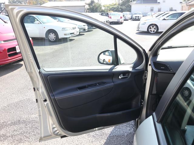 ２０７ シエロ　エアコン　パワステ　パワーウインド　ＡＢＳ　エアバック　純正ＨＤＤナビ　ＣＤ／ＤＶＤ／ＭＳ／ＴＶ再生　ＥＴＣ　キーレス　黒半革シート　ガラスルーフ（35枚目）