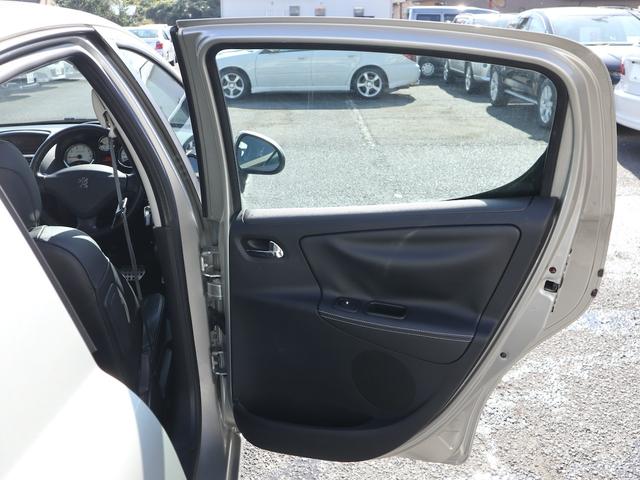 ２０７ シエロ　エアコン　パワステ　パワーウインド　ＡＢＳ　エアバック　純正ＨＤＤナビ　ＣＤ／ＤＶＤ／ＭＳ／ＴＶ再生　ＥＴＣ　キーレス　黒半革シート　ガラスルーフ（36枚目）