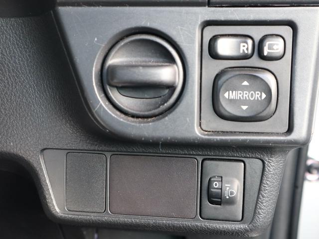 カローラアクシオ １．５Ｘ　教習車　５速ＭＴ　助手席ブレーキ　教習計器　助手席用ミラー　大型ドアバイザー　コーナーポール　中期型（24枚目）