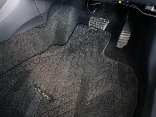 ブレイド Ｇ　フルエアロ　マスター用グリル　ＴＲＤ２本出しマフラー　ストラーダナビ　ＣＤ／ＤＶＤ／ＭＳ／ＢＴ再生　バックカメラ　ＥＴＣ　黒半革シート　パワーシート　スマートキー　ＨＩＤライト　純正１６インチアルミ（32枚目）