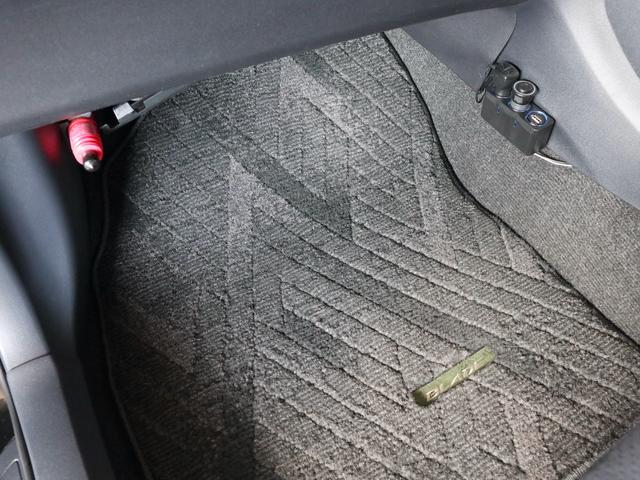 ブレイド Ｇ　フルエアロ　マスター用グリル　ＴＲＤ２本出しマフラー　ストラーダナビ　ＣＤ／ＤＶＤ／ＭＳ／ＢＴ再生　バックカメラ　ＥＴＣ　黒半革シート　パワーシート　スマートキー　ＨＩＤライト　純正１６インチアルミ（33枚目）