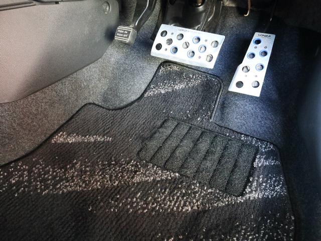 ウイングロード ライダー　専用フルエアロ　大型リアスポイラー　専用１６インチメッキアルミ　ＨＤＤナビ　ＣＤ／ＤＶＤ／ＭＳ／ＴＶ再生　キーレス　６速ＣＶＴパドルシフト　ＨＩＤライト　ワンオーナー（34枚目）