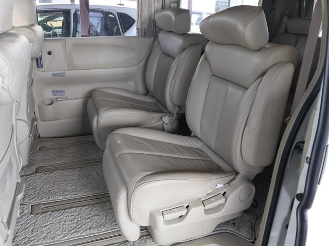 エルグランド ３５０ＸＬ　４ＷＤ　３列シート　７人乗り　両側電動スライドドア　Ｗサンルーフ　純正ナビ　ＣＤ／ＭＤ／ＤＶＤ／ＴＶ再生　バックカメラ　後席モニター　ＥＴＣ　スマートキー　ヒーター付ベージュ革シート　電動リアカーテン（12枚目）