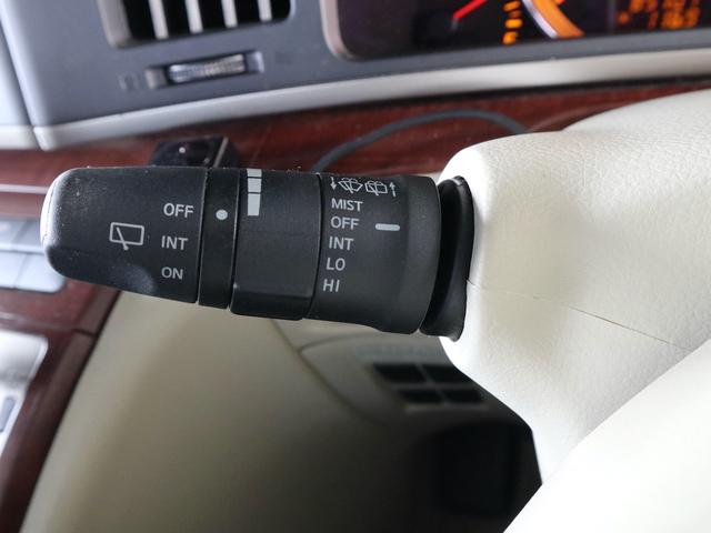 エルグランド ３５０ＸＬ　４ＷＤ　３列シート　７人乗り　両側電動スライドドア　Ｗサンルーフ　純正ナビ　ＣＤ／ＭＤ／ＤＶＤ／ＴＶ再生　バックカメラ　後席モニター　ＥＴＣ　スマートキー　ヒーター付ベージュ革シート　電動リアカーテン（25枚目）