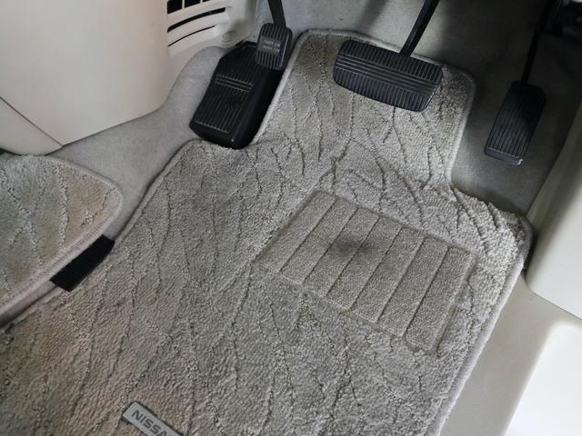 エルグランド ３５０ＸＬ　４ＷＤ　３列シート　７人乗り　両側電動スライドドア　Ｗサンルーフ　純正ナビ　ＣＤ／ＭＤ／ＤＶＤ／ＴＶ再生　バックカメラ　後席モニター　ＥＴＣ　スマートキー　ヒーター付ベージュ革シート　電動リアカーテン（38枚目）