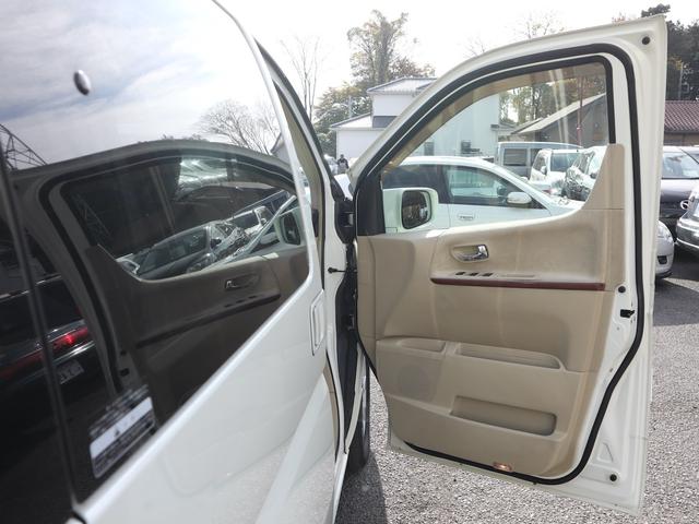 エルグランド ３５０ＸＬ　４ＷＤ　３列シート　７人乗り　両側電動スライドドア　Ｗサンルーフ　純正ナビ　ＣＤ／ＭＤ／ＤＶＤ／ＴＶ再生　バックカメラ　後席モニター　ＥＴＣ　スマートキー　ヒーター付ベージュ革シート　電動リアカーテン（41枚目）