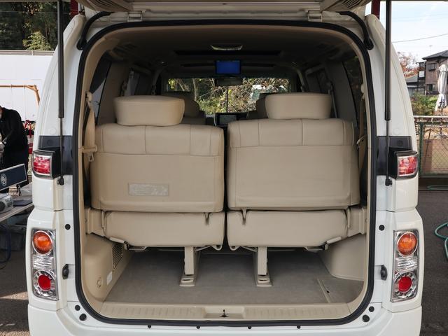 エルグランド ３５０ＸＬ　４ＷＤ　３列シート　７人乗り　両側電動スライドドア　Ｗサンルーフ　純正ナビ　ＣＤ／ＭＤ／ＤＶＤ／ＴＶ再生　バックカメラ　後席モニター　ＥＴＣ　スマートキー　ヒーター付ベージュ革シート　電動リアカーテン（43枚目）