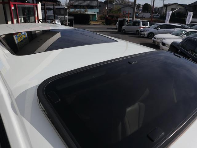 エルグランド ３５０ＸＬ　４ＷＤ　３列シート　７人乗り　両側電動スライドドア　Ｗサンルーフ　純正ナビ　ＣＤ／ＭＤ／ＤＶＤ／ＴＶ再生　バックカメラ　後席モニター　ＥＴＣ　スマートキー　ヒーター付ベージュ革シート　電動リアカーテン（63枚目）